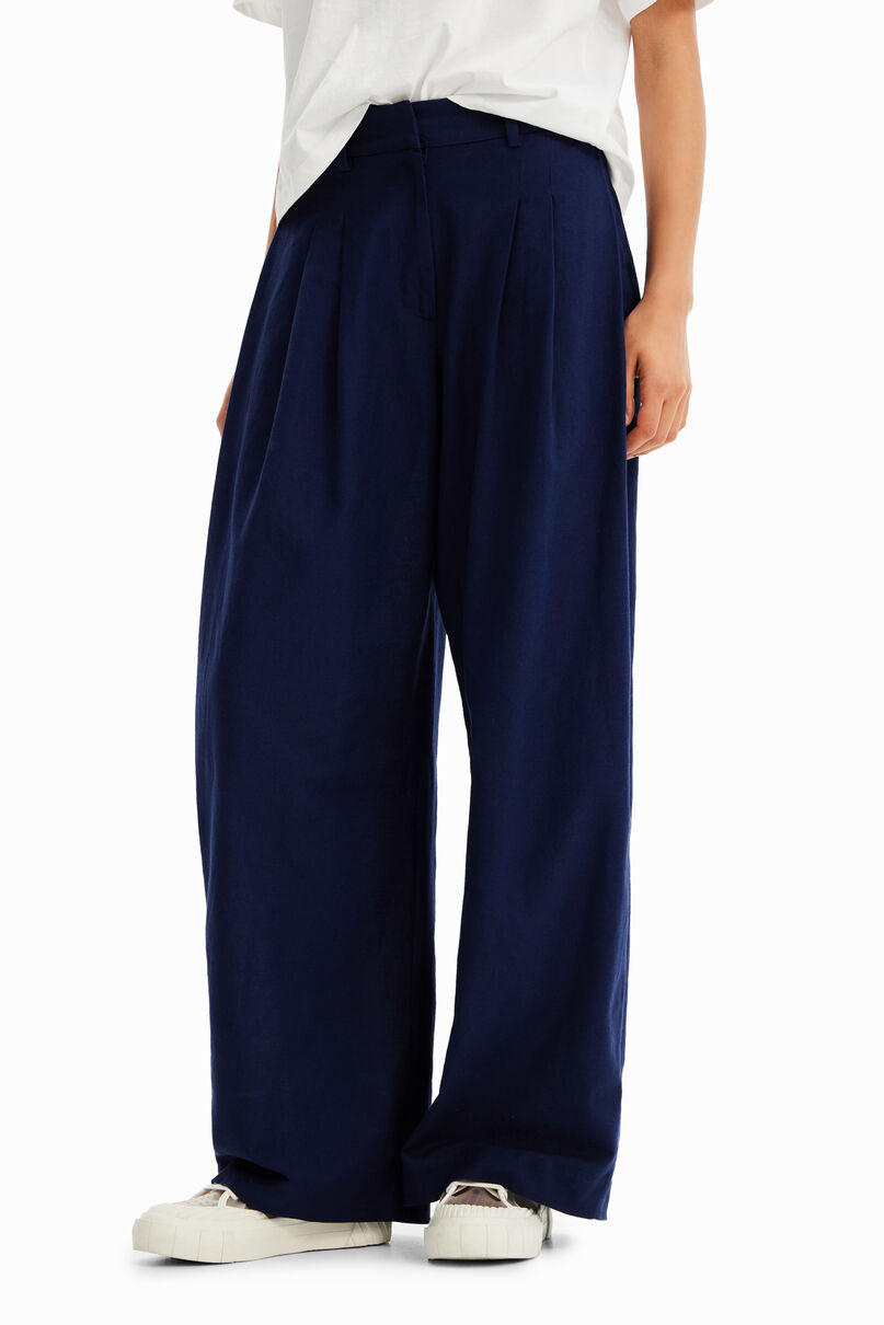 Pleated wide-leg trousers