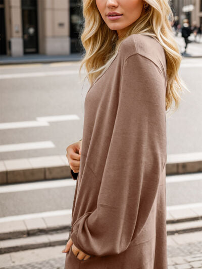 Kleid mit halber Knopfleiste, V-Ausschnitt, langen Ärmeln und Taschen