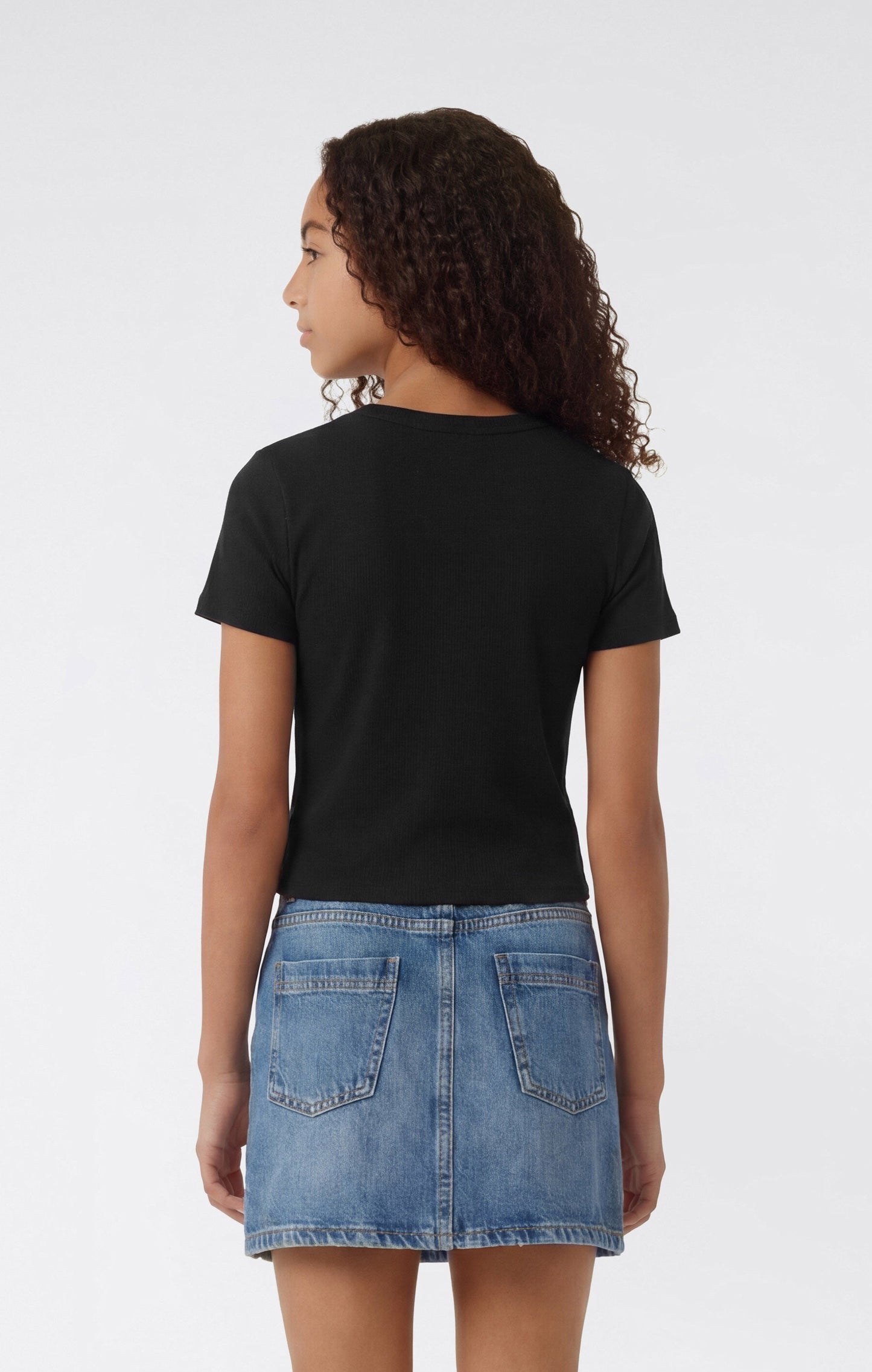 Mädchen Geripptes Stretch-T-Shirt mit Rundhalsausschnitt und Stickereien