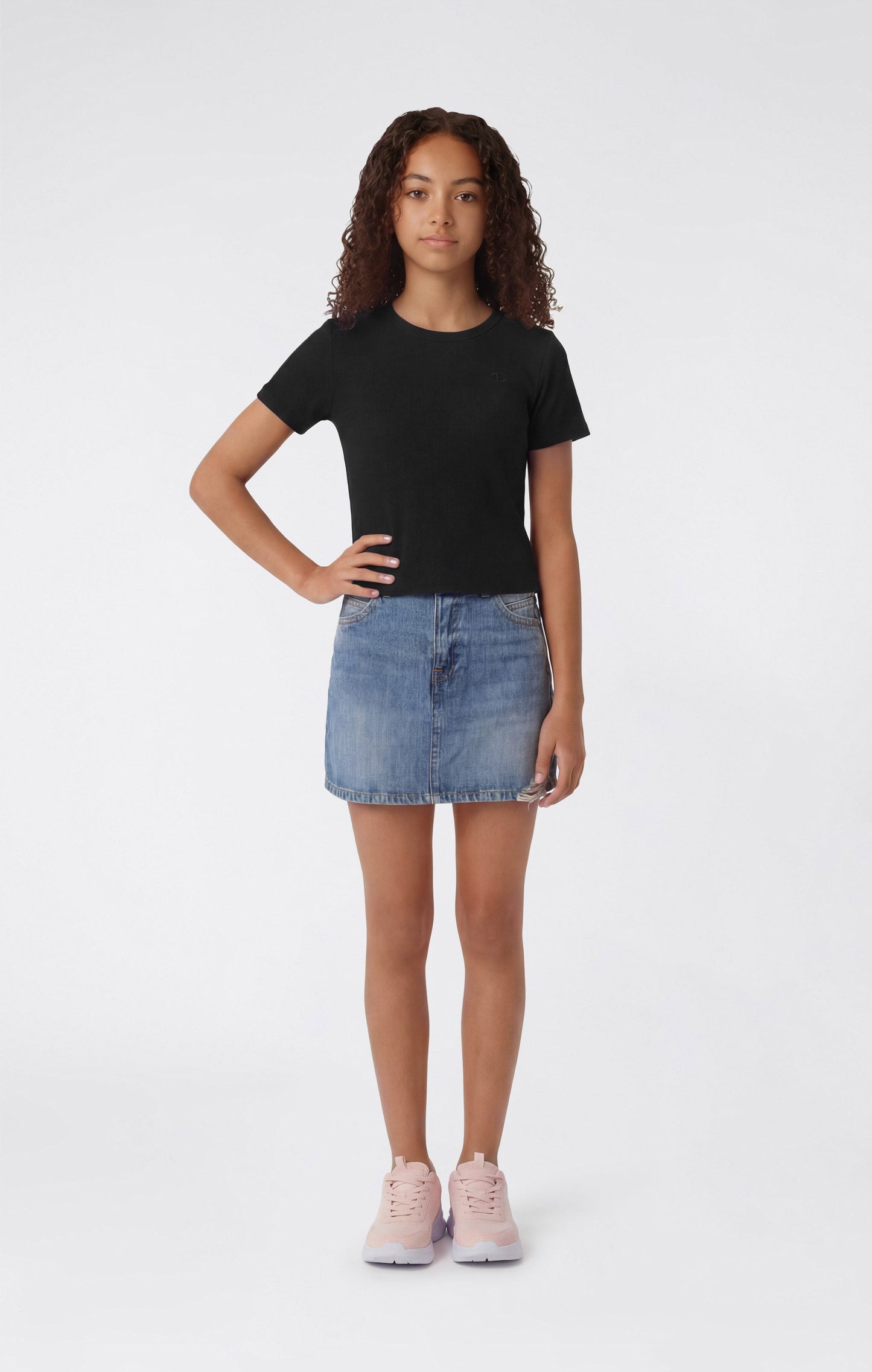 Mädchen Geripptes Stretch-T-Shirt mit Rundhalsausschnitt und Stickereien