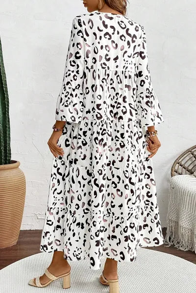 Gestuftes Leoparden-Kleid mit gekerbtem Dreiviertelarm